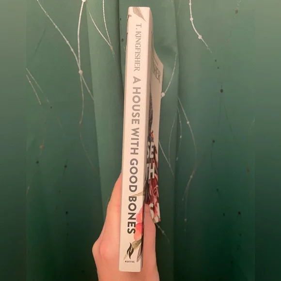 2/$6 • A House with Good Bones by - T. Kingfisher - Picture 2 of 7
